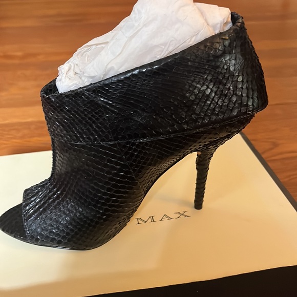 Leon Max Black Stiletto Open Toe Booties. Brand new in box and never worn. - Picture 4 of 5